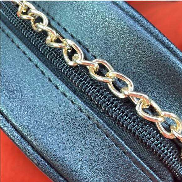 Olivia Miller UGH Clueless Crossbody Bag - Picture 9 of 10